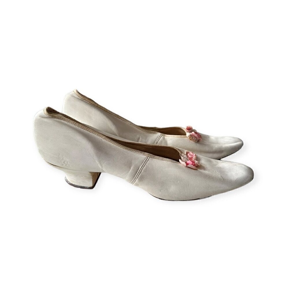 Vintage Victorian/Edwardian White Pumps with Floral Decoration, Gimbel Brothers - Picture 7 of 15